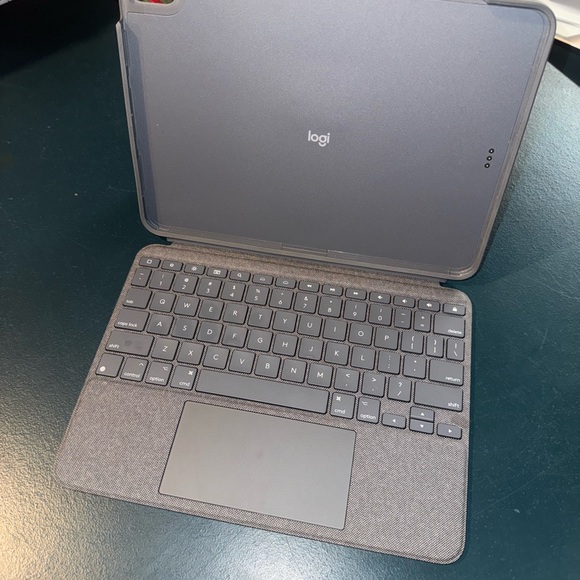 Logitech Combo Touch for iPad Air 4 & 5 generation - Picture 3 of 5